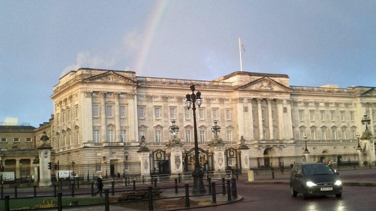 Arc-en-ciel au-dessus de Buckingham Palace