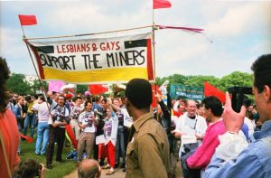 Lesbians and Gays Support the Miners, juste avant la Pride de Londres en 1985