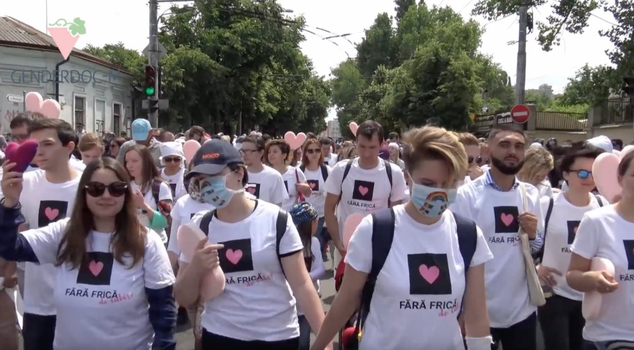 Marche de solidarité « Pas peur d'aimer » dans les rues de Chișinău, capitale de la Moldavie, le 19 mai 2018