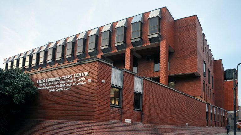 La Crown Court de Leeds, en Angleterre - philip openshaw / Shutterstock