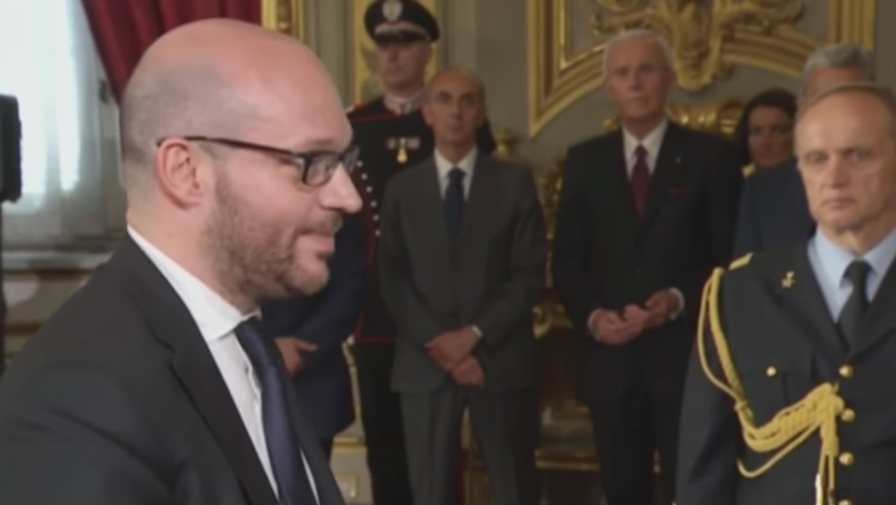 Italie : le ministre de la Famille appelle à « arrêter de reconnaitre les enfants de couples gays »