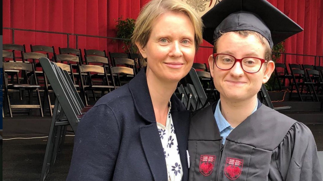 Cynthia Nixon et son fils Seph lors de sa remise de diplôme - Cynthia Nixon / Instagram