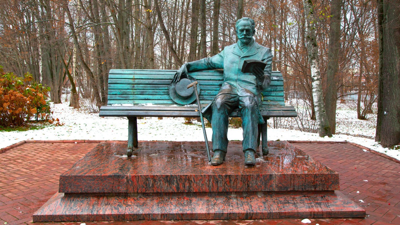 Le monument de Peter Ilyich Tchaikovsky dans la région de Moscou en Russie - Pavel_D / Shutterstock