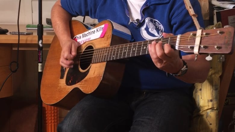 La guitare a tué le sexisme de Phranc