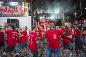 fin spectacle danse cérémonie clôture gay games paris 2018 paillettes confettis bénévoles danseurs danseuses hommage ballons