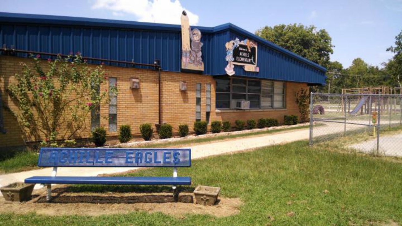 Façade de l'école d'Achille