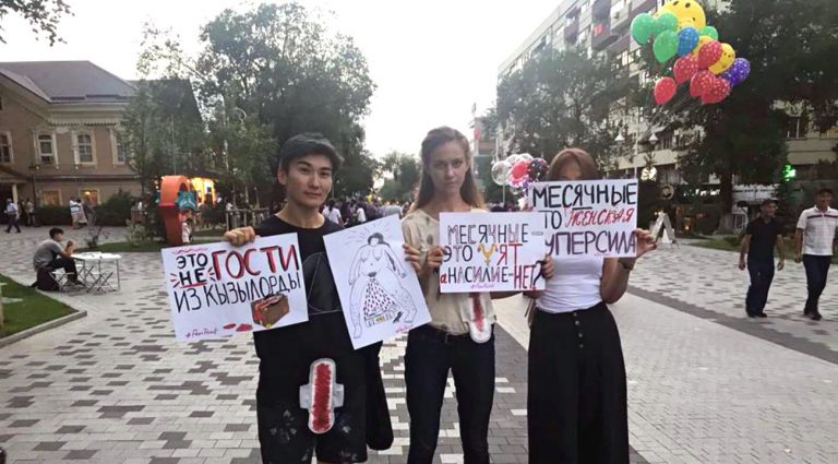 militante lgbt queer kazakhstan condamnée verser amende hooliganisme action publique contre le tabou des règles visibilité à almaty