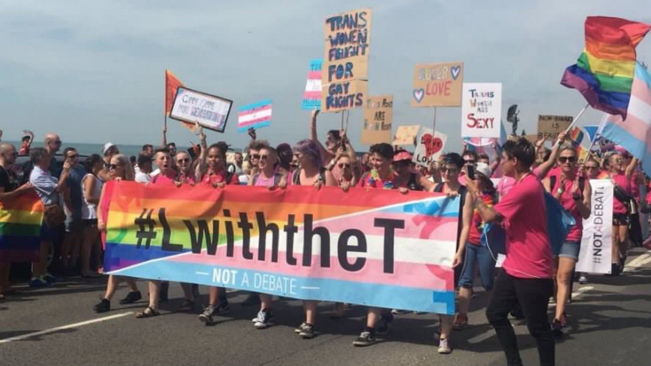 pride brighton solidarité personnes trans migrant.e.s lgbtphobies dans le football concert britney