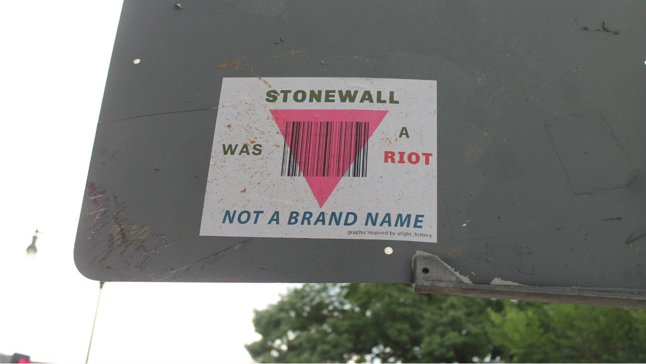 Les trois quarts des personnes LGBT+ attendraient plus d'implication de la part des entreprises qui s'affichent alliées LGBT+ : le pinkwashing ne passe plus