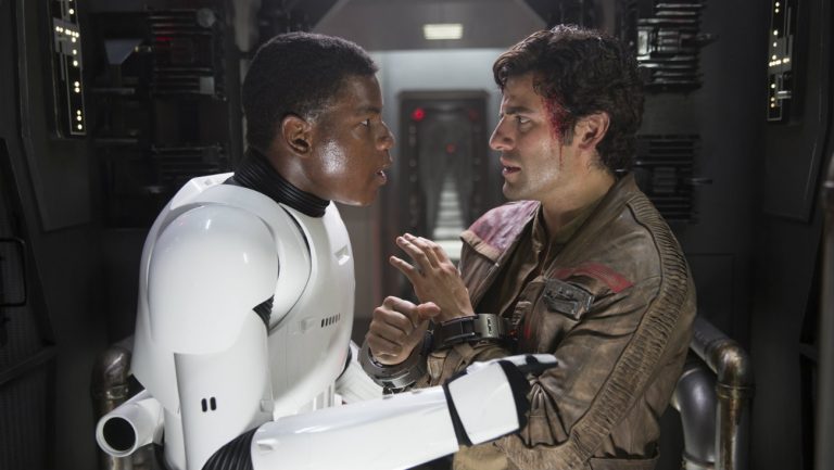 L'acteur Oscar Isaac refait une déclaration en faveur de la romance gay entre son personnage de Poe, et Finn, campé par John Boyega