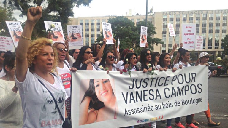 Un mois après le meurtre de Vanesa Campos, femme trans migrante et travailleuse du sexe, au bois de Boulogne, et l'agression d'une autre TDS trans dans ce même bois, la mobilisation ne faiblit pas contre la pénalisation et des violences