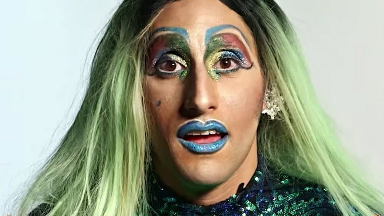 Glamrou drag queen irako-britannique gay non-binaire musulmane parle de physique quantique a la bbc