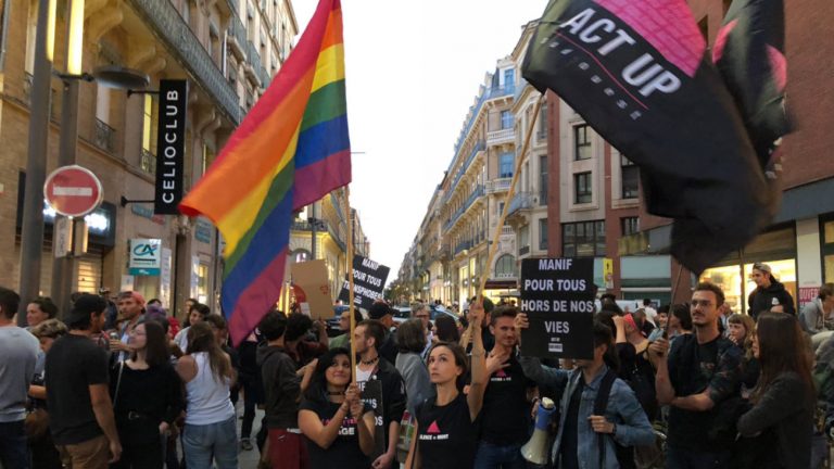 la manif pour tous toulouse ludovine de la rochere anti pma manifestation act up sud ouest service ordre fachosphere action française generation identitaire extreme droite