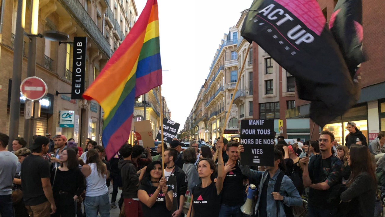 la manif pour tous toulouse ludovine de la rochere anti pma manifestation act up sud ouest service ordre fachosphere action française generation identitaire extreme droite