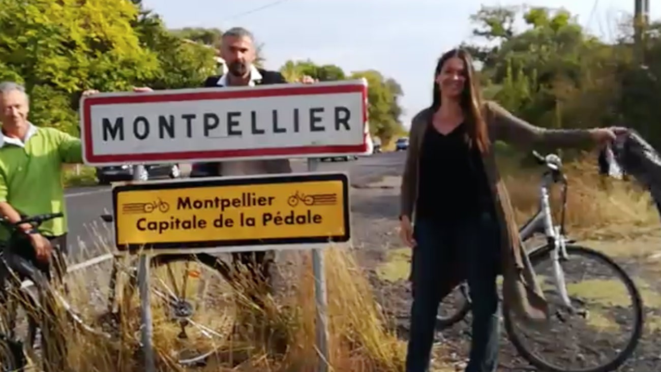 Le faux panneau a été dévoilé mardi 9 octobre par trois membres du groupe EELV de Montpellier - Capture d'écran Midi Libre
