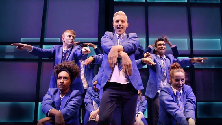 « Everybody's Talking About Jamie », immense succès dans le West End de Londres -