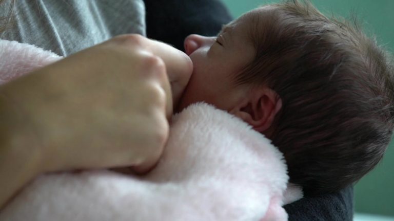 « Bébé sur Internet : le marché clandestin » - Envoyé Spécial