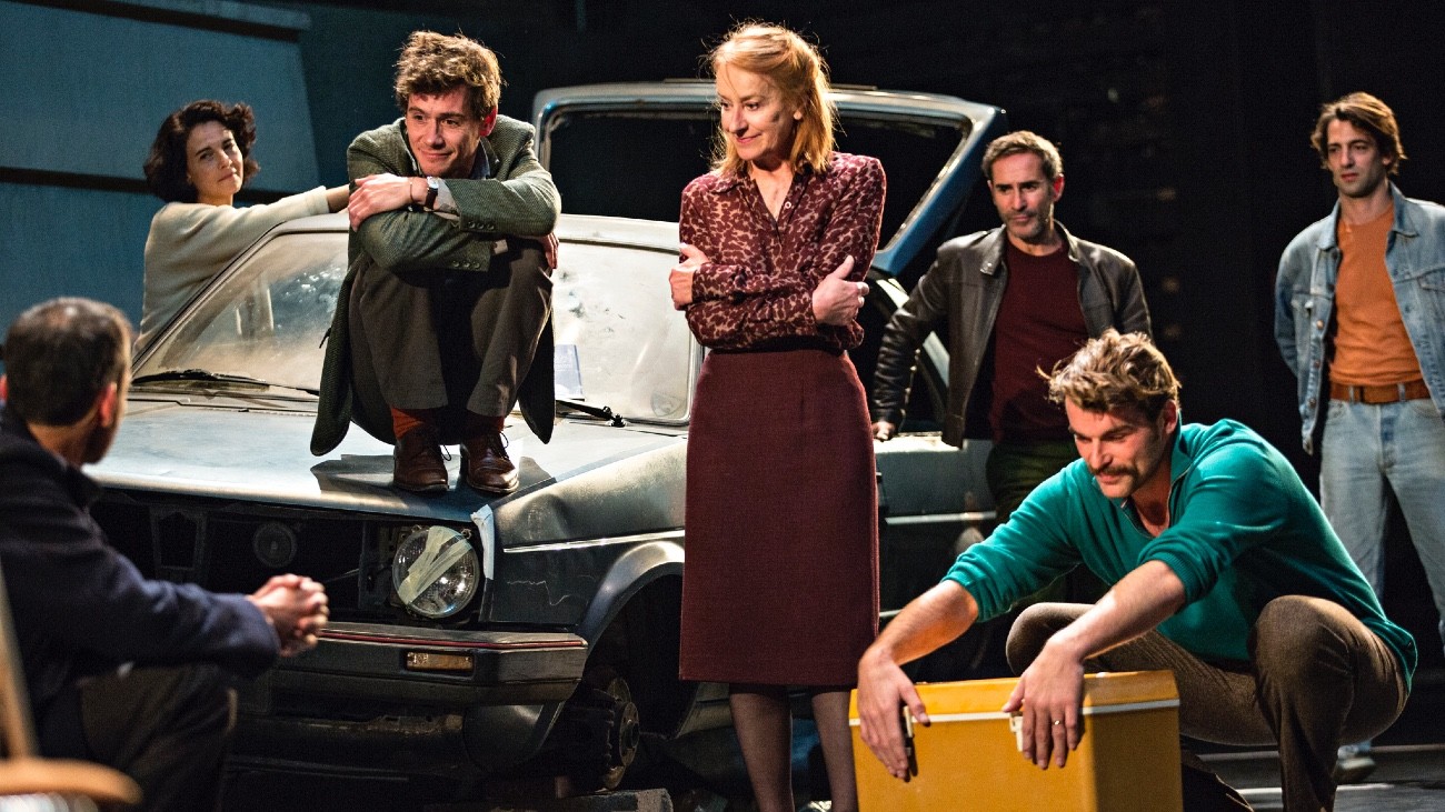 De gauche à droite : Clémence Boué, Loïc Corbery de la Comédie-Française, Nada Strancar, Daniel San Pedro, Stanley Weber, François Nambot dans "Le Pays Lointain" mis en scène par Clément Hervieu-Léger - Jean Louis Fernandez