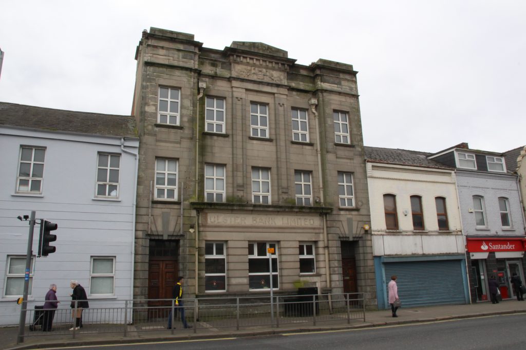 La façade du 343, installé dans une ancienne banque, à Belfast Est - Manon Deniau