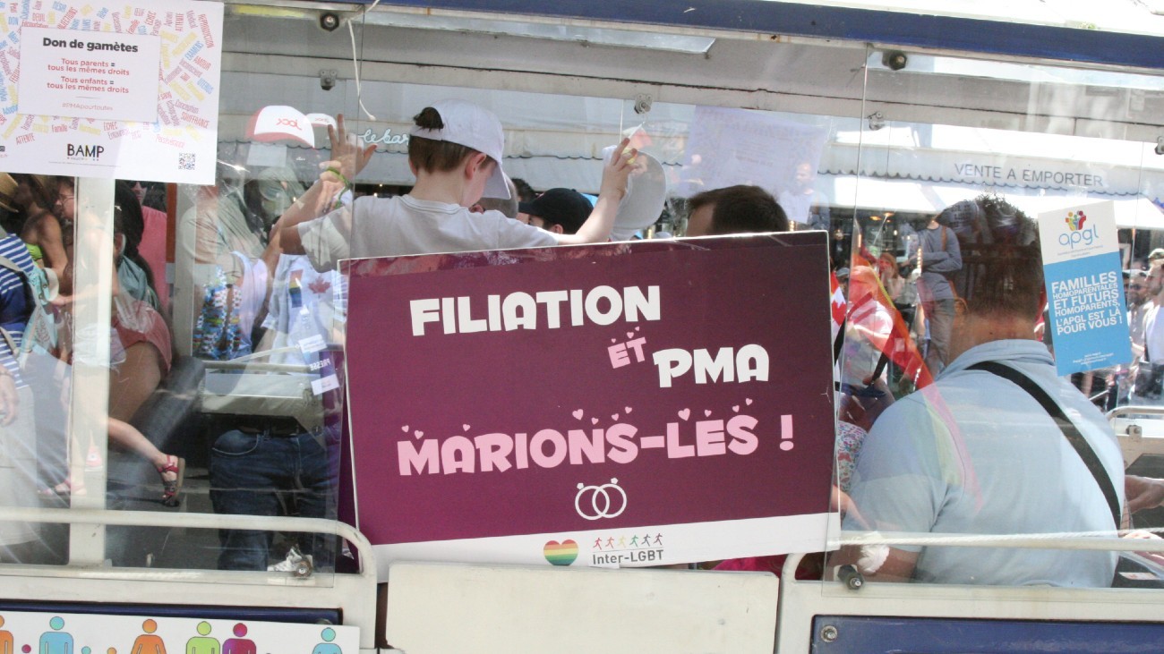 Le petit train de l'APGL à la marche des fiertés 2019 de Paris