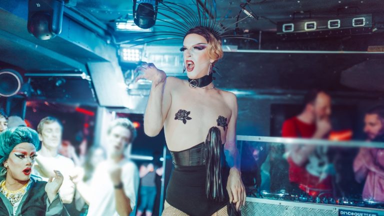 La drag queen Catherine Pine O'Noir, « interprétée » par un homme gay et juif. -Silvère Koulouris