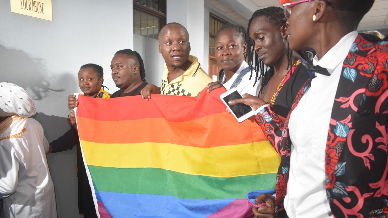 Des activistes LGBT+ manifestent devant la Cour suprême, à Nairobi, au Kenya, après son refus de supprimer les lois homophobes, le 24 mai 2019