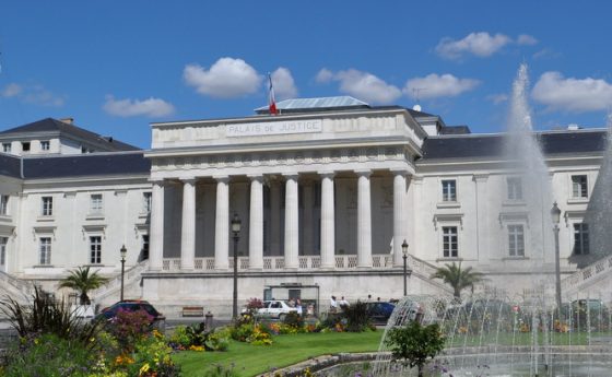 Attaque d’un centre LGBTI à Tours : un lycéen de 17 ans mis en examen pour destructions et dégradations aggravées