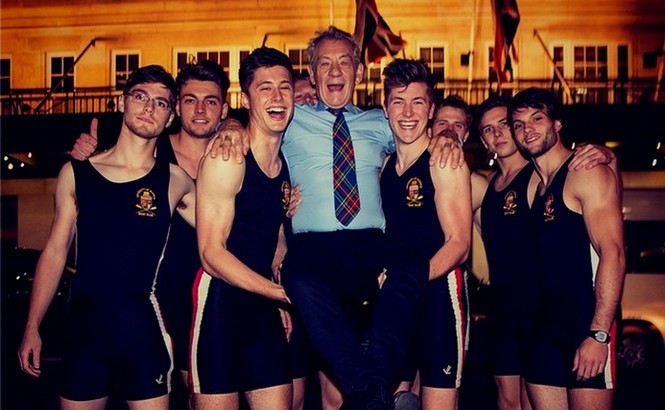 Limage Du Jour Ian Mckellen Et Les Warwick Rowers 