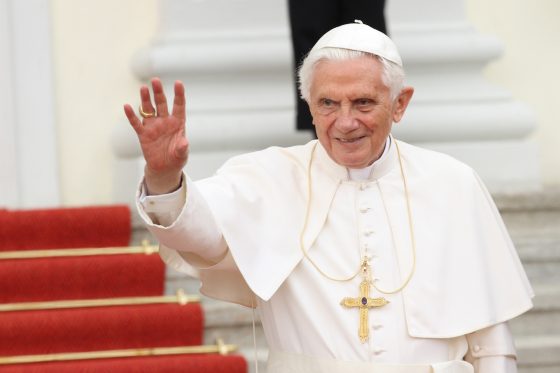 Benoît XVI compare le mariage pour tous à « l’antéchrist »