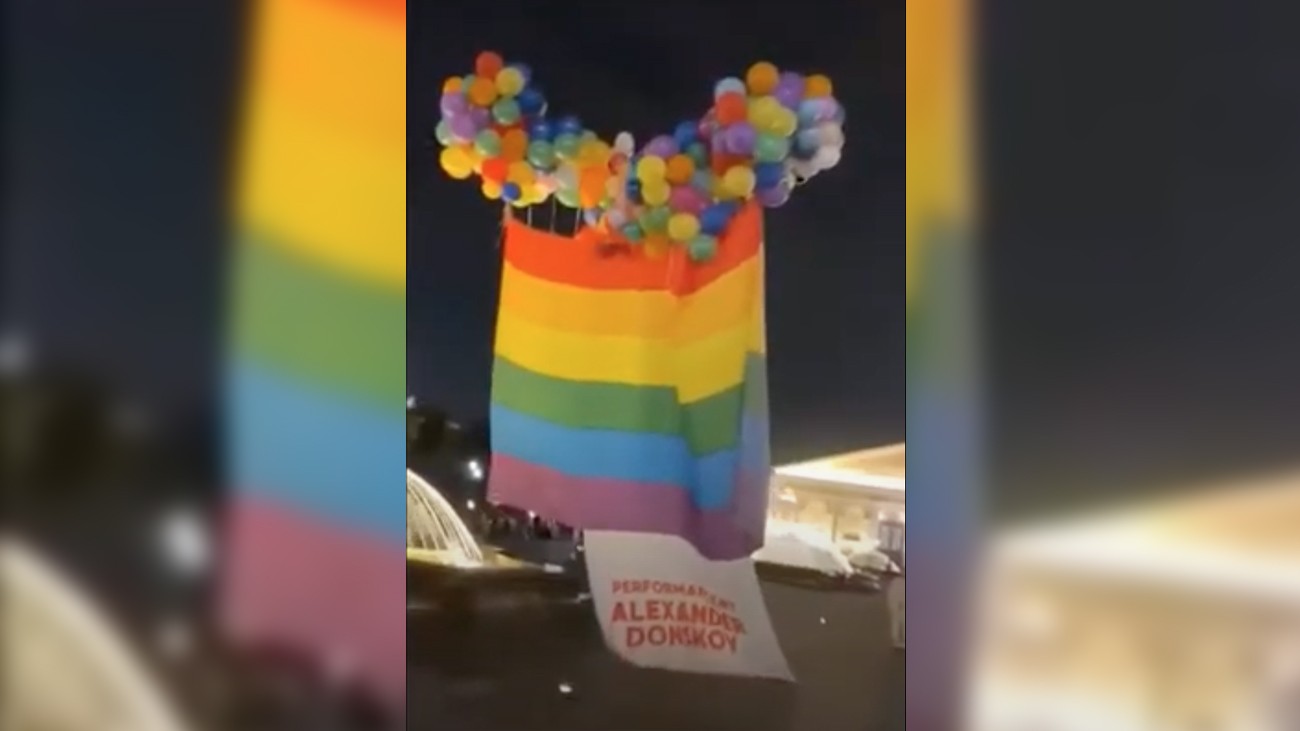 rainbow flag moscou russie