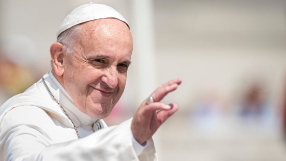 Le pape encourage un prêtre américain qui défend les personnes LGBT+