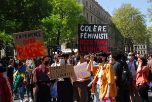 pancartes marche lesbienne paris