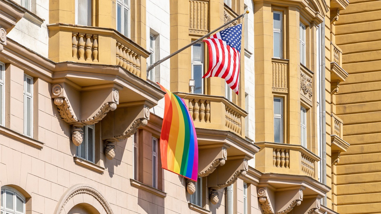 rainbow flag ambassade états-unis