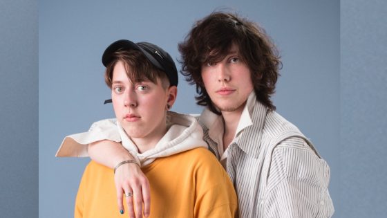 Ils sont frères et sœurs et queers : existe-t-il un lien spécial ?