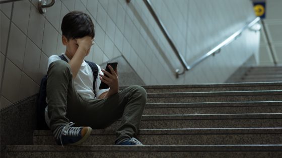 Clavier anti-haine, bouton « à l’aide » : neuf projets contre les violences aux enfants