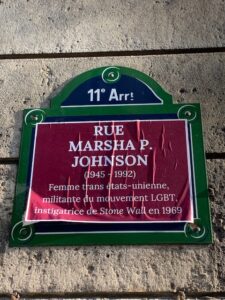 Plaque "Rue Marsha P. Johnson" à la manifestation du 8 mars 2022 - Tiphaine Dubuard