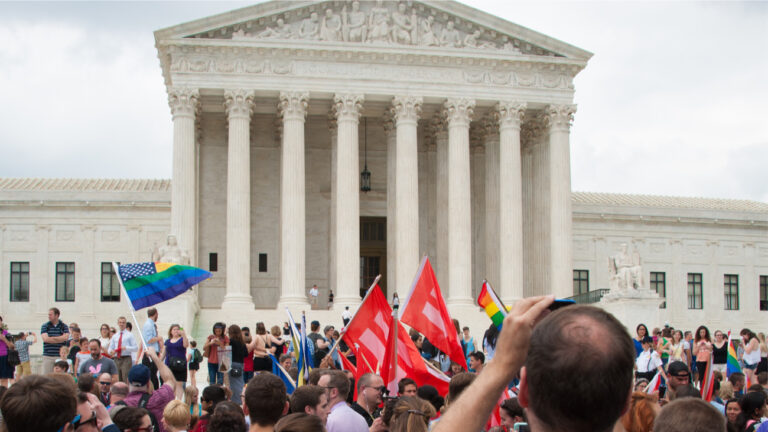 Le 26 juin 2015, une foule se réunit devant la Cour Suprême Washington alors qu'elle vient d'autoriser le mariage des couples de même sexe aux Etats-Unis -