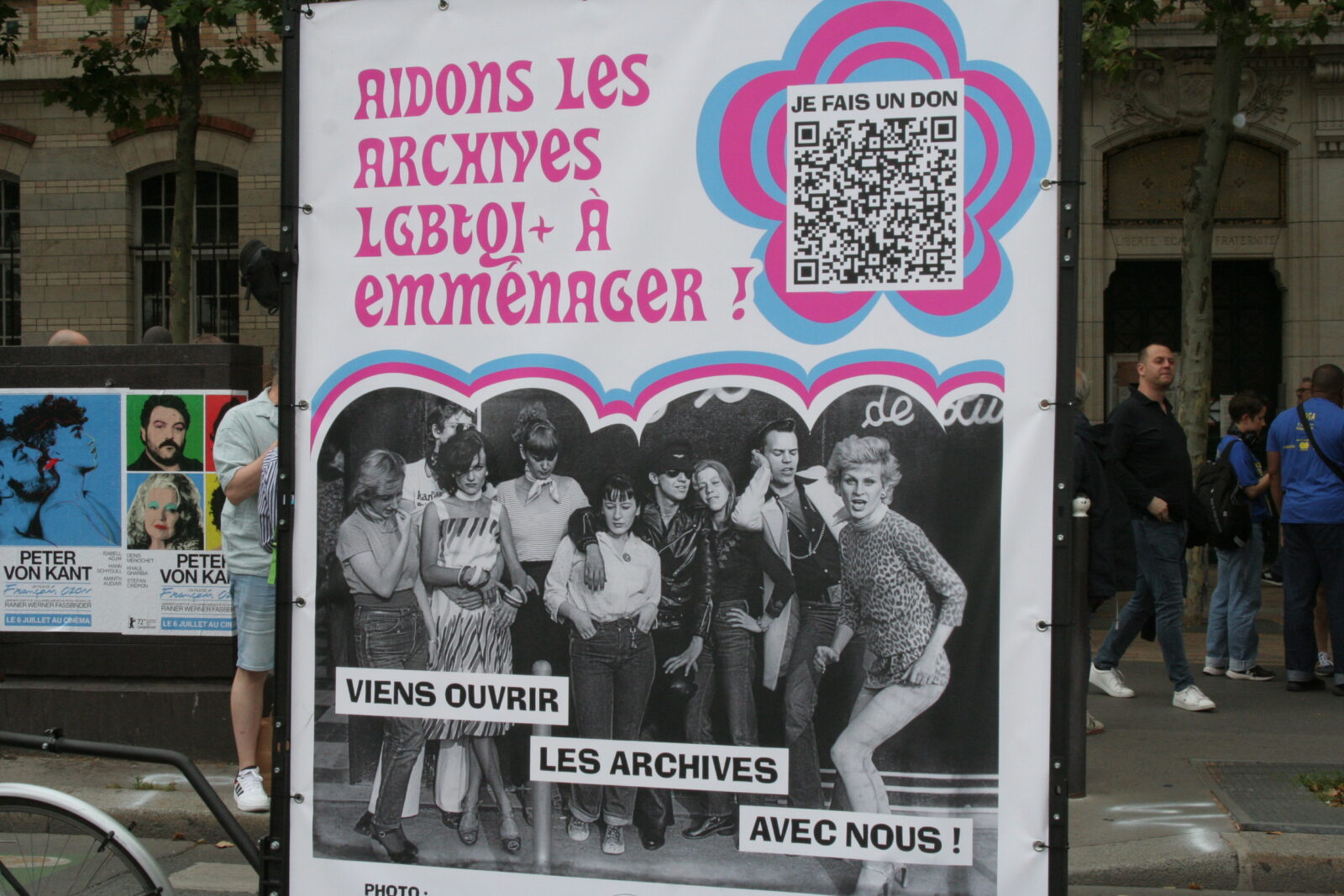 Le collectif archives LGBTQIA+ à la marche des fiertés - Antonio 