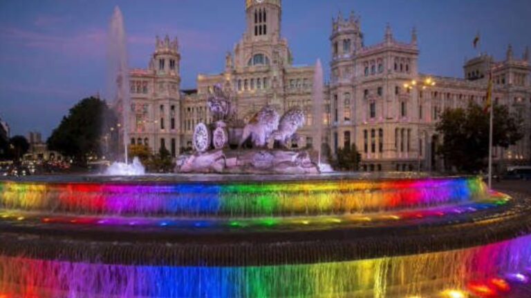 Madrid aux couleurs du drapeau arc-en-ciel LGBTI+