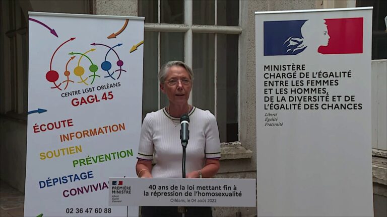 Elisabeth Borne au Centre LGBT+ d'Orléans