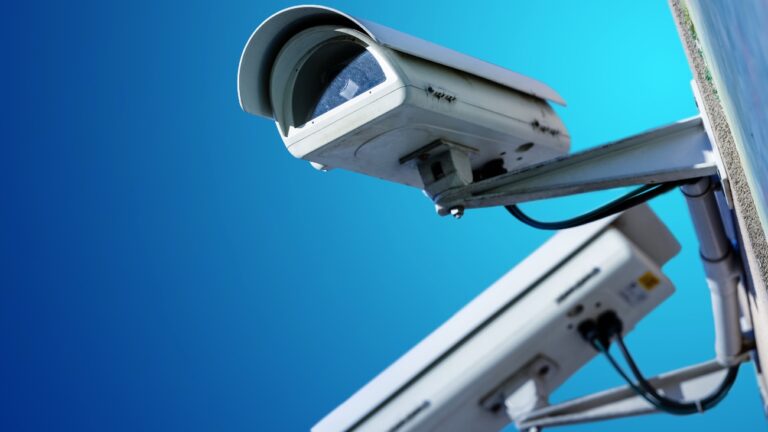 Caméras de surveillance - pixinoo / Shutterstock