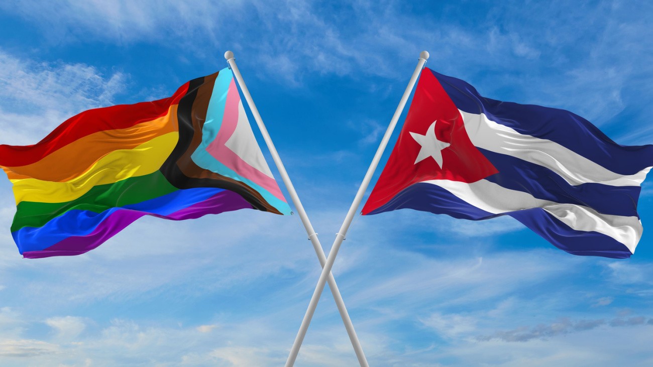 Le drapeau LGBTI+ et le drapeau cubain - Maxim Studio / Shutterstock