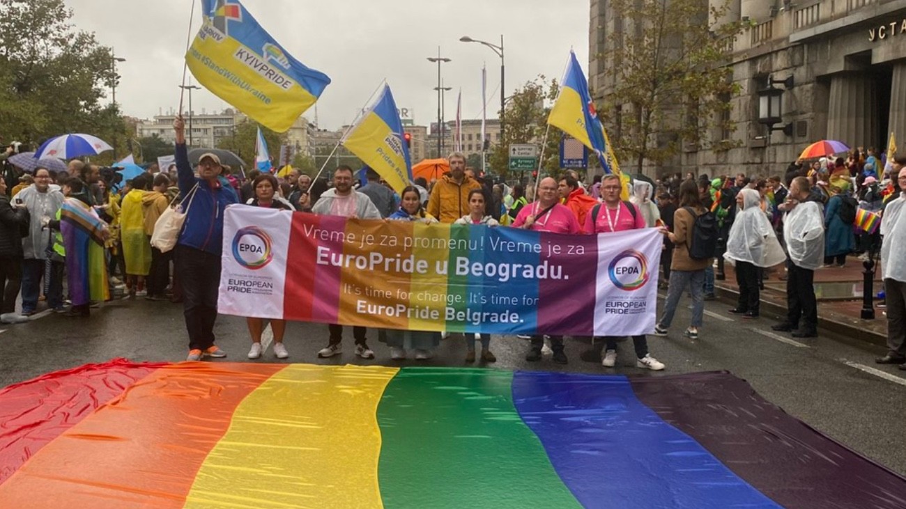 Des milliers de personnes défilent contre l'Europride à Belgrade