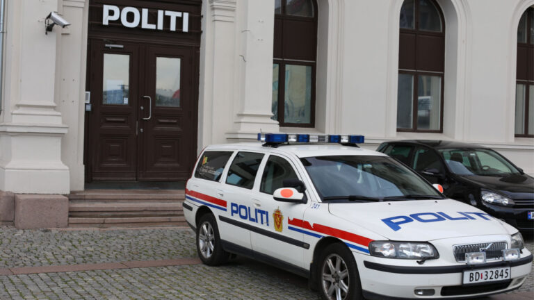 Une voiture de la police norvégienne - IGOR TROTSENKO / Shutterstock
