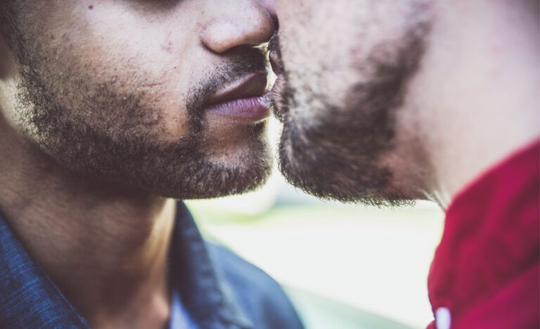 Couple gay - oneinchpunch / Shutterstock