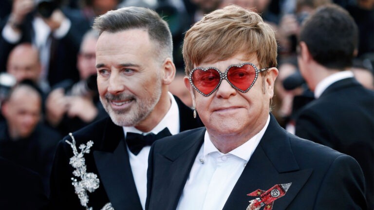 Elton John et son mari, à Cannes, en 2019 - Andrea Raffin / Shutterstock