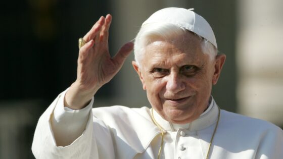 Mort du pape Benoît XVI, avatar de l’homophobie religieuse