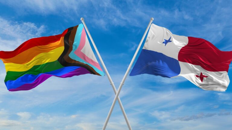 Drapeau LGBTQI+ et drapeau du Panama - Maxim Studio / Shutterstock