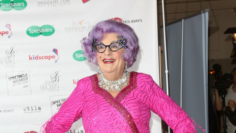 Dame Edna en 2013 - Featureflash Photo Agency / Shutetrstock