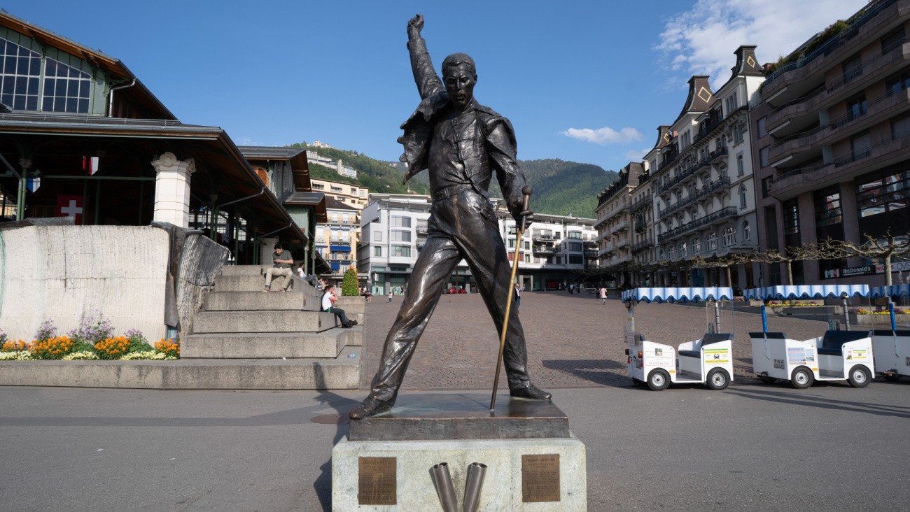 Une statue de Freddie Mercury à Montreux (Suisse)